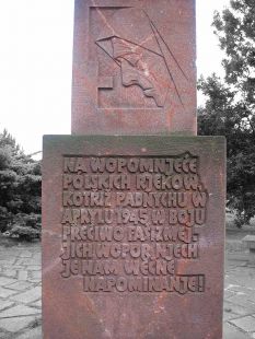 Eingeweiht im Oktober 1967: Zum Gedenken der im Kampf gegen den Faschismus im April 1945 gefallenen polnischen Soldaten - ihr Opfer ist uns ewig Mahnung!