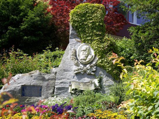 Georg-Herwegh-Denkmal im Schweizer Städtchen Liestal bei Basel