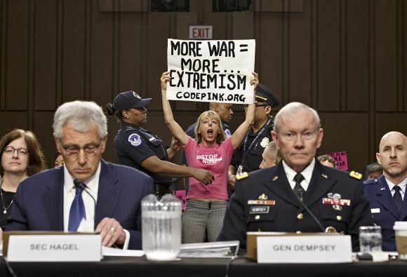 Antikriegsprotest bei einer Anhörung des US-Senats (2014)