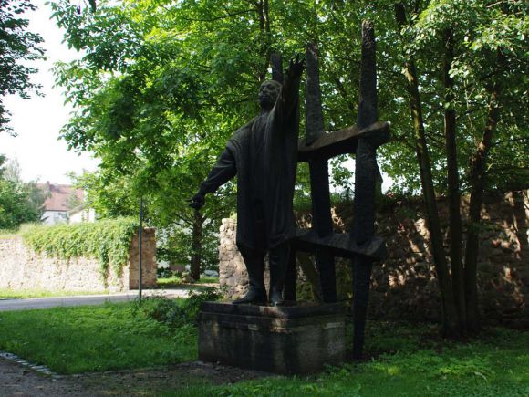 Karl Liebknecht / Denkmal von Theo Balden in Luckau