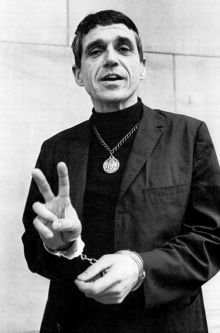 Daniel Berrigan nach einer Verhaftung im Jahr 1968